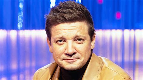 Jeremy Renner’s Full Injury List After Traumatic Snowplow。